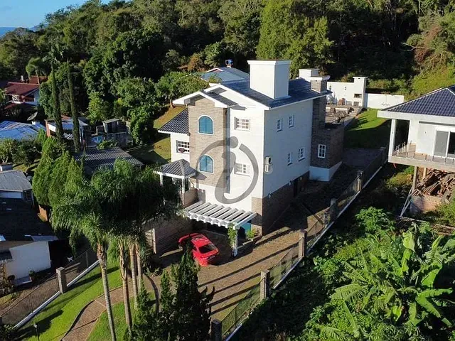 Casa com 300m² 3 quartos e 3 banheiros, à venda, no bairro Centro Administrativo em Teutônia
