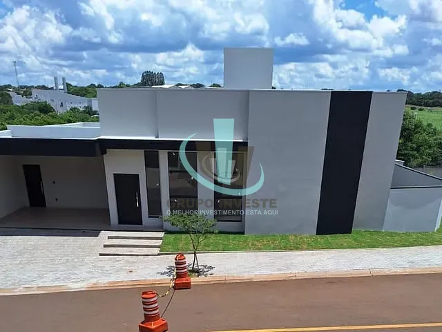 Casa com 333m² 3 quartos e 2 banheiros, à venda, no bairro Parque Laranjeiras em Araraquara