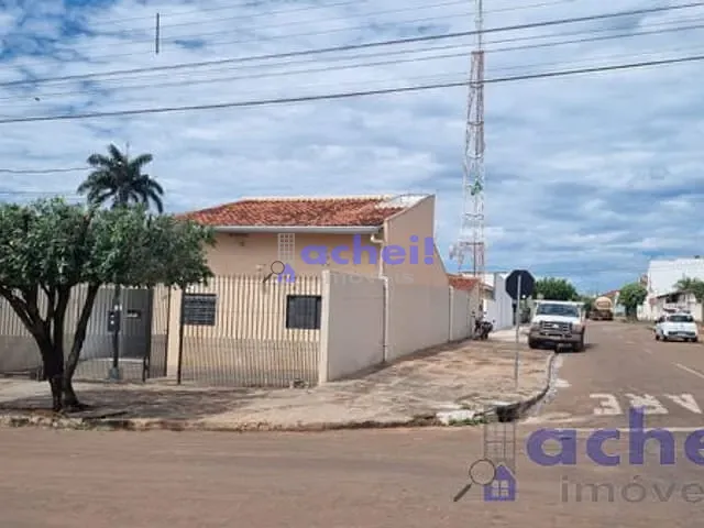 Casa com 265m² 4 quartos e 3 banheiros, à venda ou para alugar, no bairro Morada do Paraty em Rondonópolis