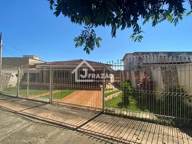 Casa com 598m² 4 quartos e 3 banheiros, à venda, no bairro Parque Industrial de Goiânia em Goiânia