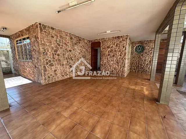 Casa com 598m² 4 quartos e 3 banheiros, à venda, no bairro Parque Industrial de Goiânia em Goiânia