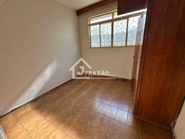 Casa com 598m² 4 quartos e 3 banheiros, à venda, no bairro Parque Industrial de Goiânia em Goiânia