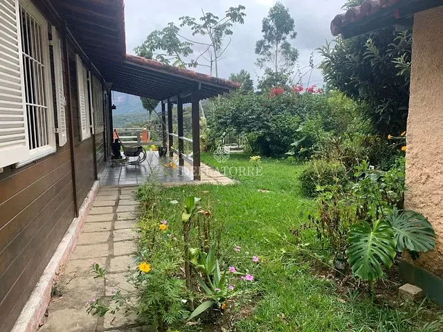 Casa com 860m² 4 quartos e 2 banheiros, à venda, no bairro Fazenda Suiça em Teresópolis