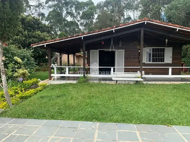 Casa com 860m² 4 quartos e 2 banheiros, à venda, no bairro Fazenda Suiça em Teresópolis