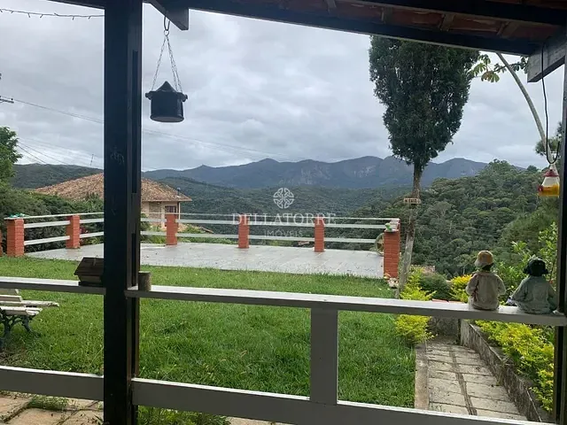 Casa com 860m² 4 quartos e 2 banheiros, à venda, no bairro Fazenda Suiça em Teresópolis