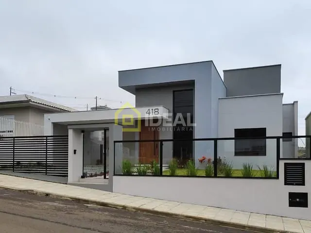 Casa 3 quartos e 3 banheiros, à venda, no bairro São Cristóvão em Concórdia