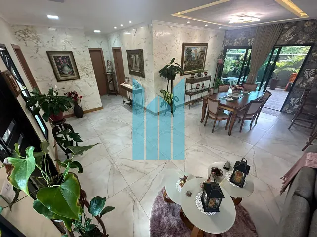 Casa com 449m² 3 quartos e 2 banheiros, à venda, no bairro Praia do Estaleiro em Balneário Camboriú