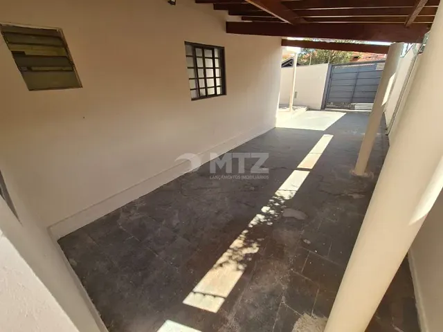 Casa com 225m² 3 quartos e 2 banheiros, à venda, no bairro Vila Pinheiro Machado em Botucatu