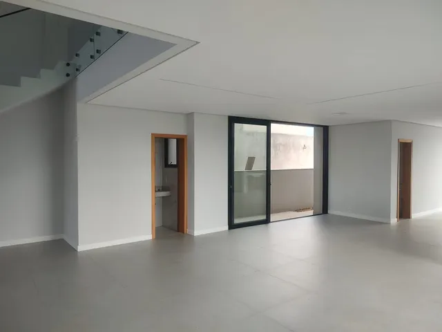 Casa com 250m² 4 quartos e 6 banheiros, à venda, no bairro Gleba Ribeirão Limeiro em Londrina