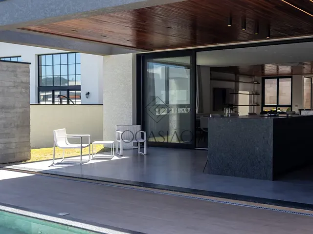 Casa com 579m² 4 quartos e 5 banheiros, à venda, no bairro Santa Regina em Camboriú