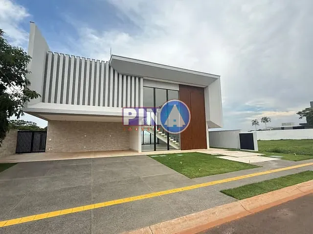 Casa com 640m² 5 quartos e 6 banheiros, à venda, no bairro Parque Cidade em Goiânia