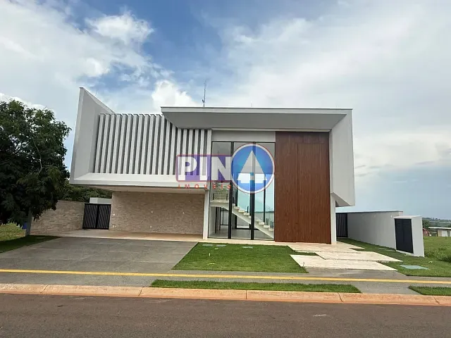 Casa com 640m² 5 quartos e 6 banheiros, à venda, no bairro Parque Cidade em Goiânia