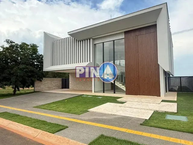 Casa com 640m² 5 quartos e 6 banheiros, à venda, no bairro Parque Cidade em Goiânia