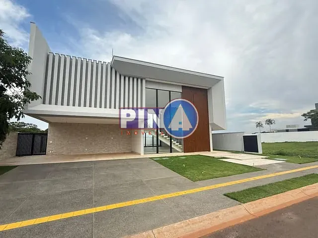 Casa com 640m² 5 quartos e 6 banheiros, à venda, no bairro Parque Cidade em Goiânia