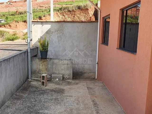 Casa com 180m² 3 quartos e 1 banheiro, à venda, no bairro Jardim Floresta em Bandeira do Sul