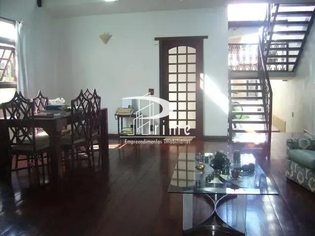 Casa com 500m² 4 quartos e 6 banheiros, à venda, no bairro Camboinhas em Niterói