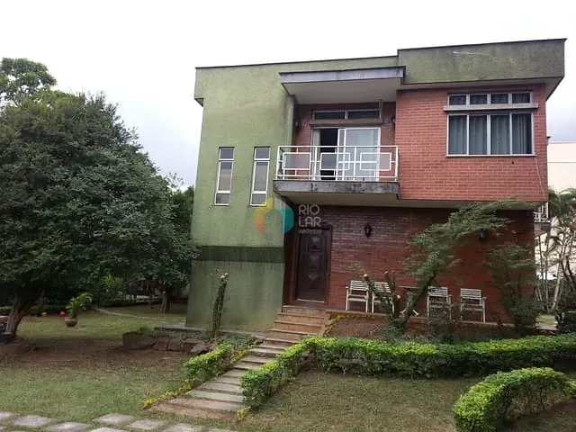 Casa com 2200m² 4 quartos e 4 banheiros, para alugar, no bairro Essolandia em Nova Iguaçu
