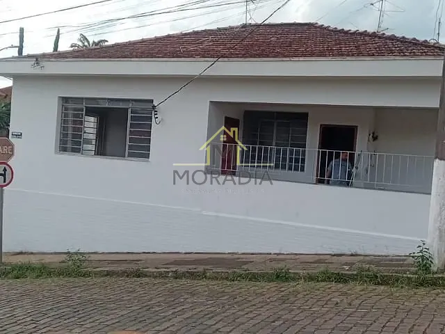 Casa com 143m² 3 quartos e 1 banheiro, para alugar, no bairro Centro em Guaxupé