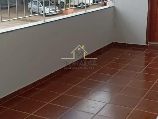 Casa com 143m² 3 quartos e 1 banheiro, para alugar, no bairro Centro em Guaxupé