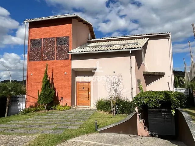 Casa com 730m² 5 quartos e 6 banheiros, à venda, no bairro Casa de Pedra em Volta Redonda