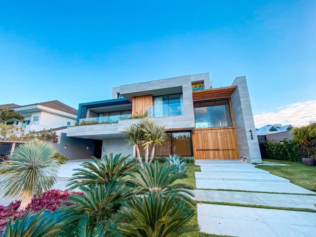 Casa com 847m² 4 quartos e 8 banheiros, à venda, no bairro Barra da Tijuca em Rio de Janeiro