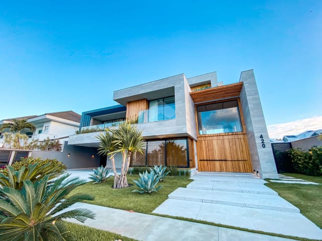 Casa com 847m² 4 quartos e 8 banheiros, à venda, no bairro Barra da Tijuca em Rio de Janeiro