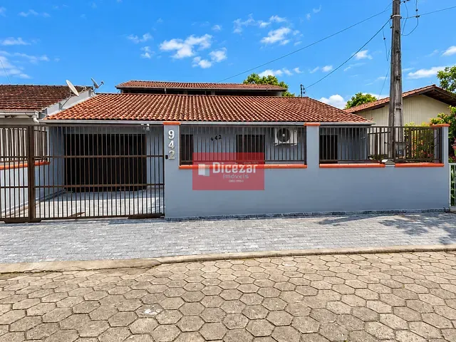 Casa 6 quartos e 3 banheiros, à venda, no bairro Praia de Armação em Penha