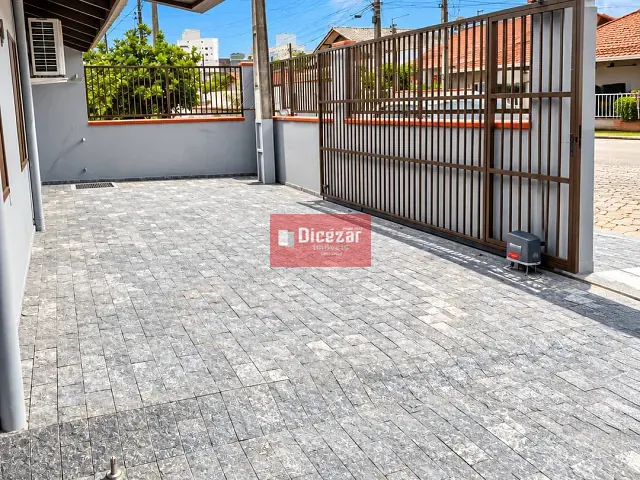 Casa 6 quartos e 3 banheiros, à venda, no bairro Praia de Armação em Penha