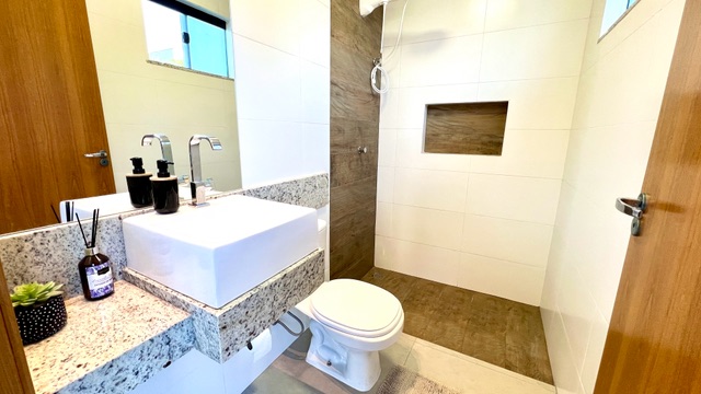 Casa com 1708m² 4 quartos e 4 banheiros, à venda, no bairro Estância Cabral em Cambé