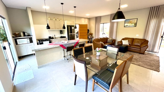 Casa com 1708m² 4 quartos e 4 banheiros, à venda, no bairro Estância Cabral em Cambé