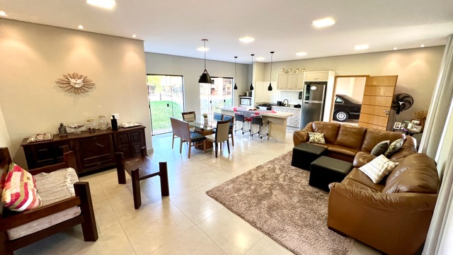 Casa com 1708m² 4 quartos e 4 banheiros, à venda, no bairro Estância Cabral em Cambé