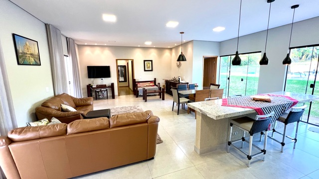 Casa com 1708m² 4 quartos e 4 banheiros, à venda, no bairro Estância Cabral em Cambé