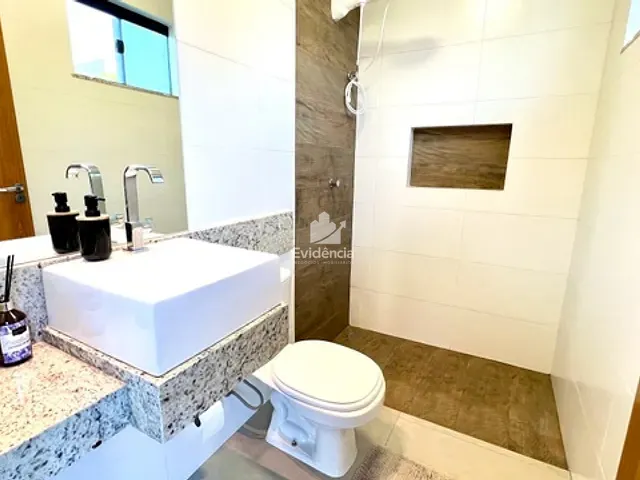 Casa com 1708m² 4 quartos e 4 banheiros, à venda, no bairro Estância Cabral em Cambé