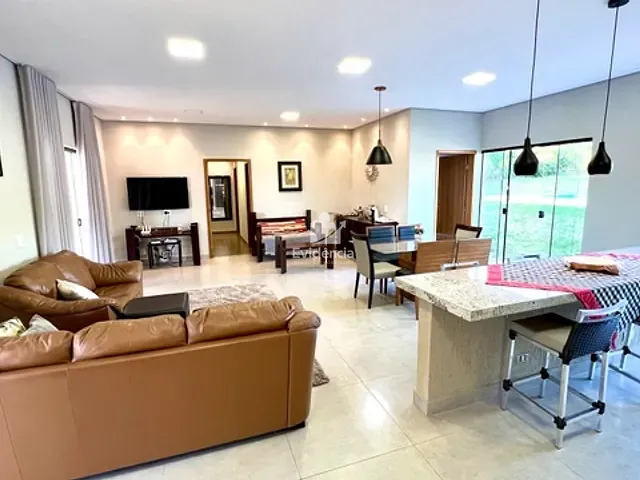Casa com 1708m² 4 quartos e 4 banheiros, à venda, no bairro Estância Cabral em Cambé