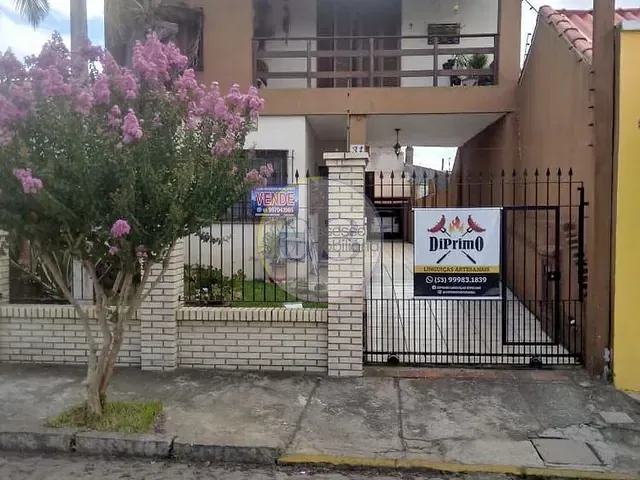Casa 5 quartos e 3 banheiros, à venda, no bairro Três Vendas em Pelotas