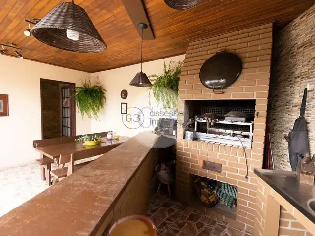Casa 5 quartos e 3 banheiros, à venda, no bairro Três Vendas em Pelotas