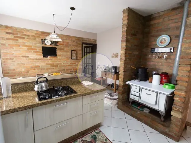 Casa 5 quartos e 3 banheiros, à venda, no bairro Três Vendas em Pelotas