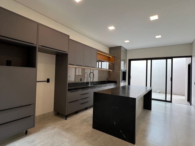 Casa com 262m² 3 quartos e 1 banheiro, à venda, no bairro Jardim Araguaia em Nova Mutum