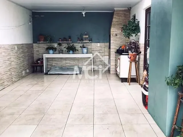 Casa 2 quartos e 2 banheiros, à venda, no bairro Três Vendas em Pelotas