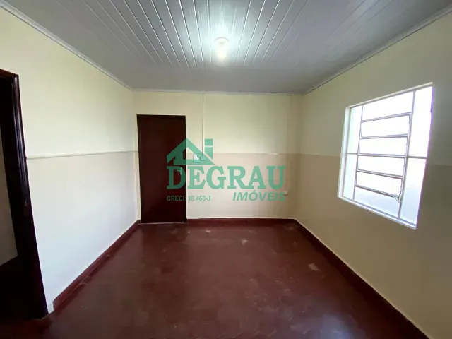 Casa 3 quartos e 1 banheiro, para alugar, no bairro Vila Santana em Itapeva