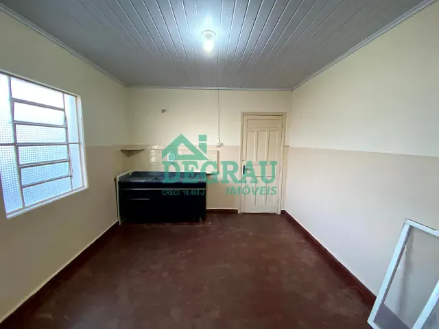 Casa 3 quartos e 1 banheiro, para alugar, no bairro Vila Santana em Itapeva