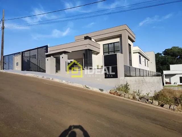 Casa 3 quartos e 3 banheiros, à venda, no bairro São Cristóvão em Concórdia