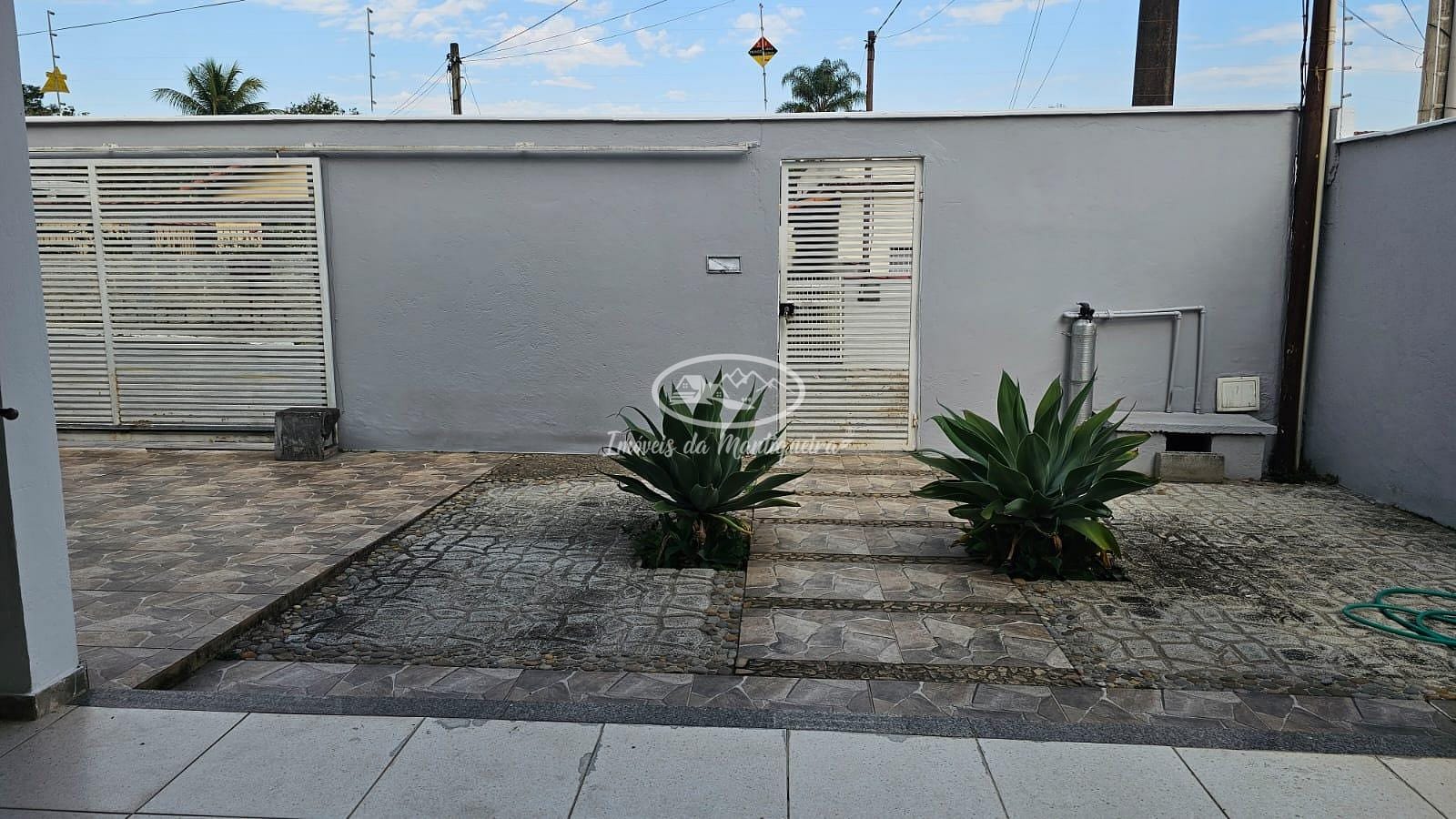Casa à venda com 3 quartos, 275m² - Foto 1