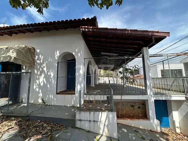 Casa 3 quartos e 4 banheiros, à venda, no bairro Jardim Bom Pastor em Botucatu