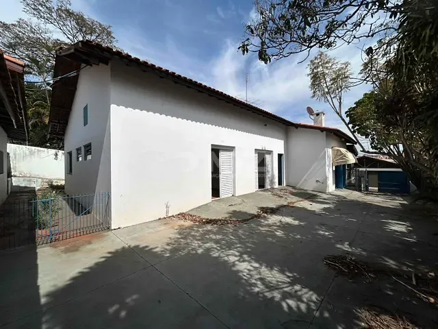 Casa 3 quartos e 4 banheiros, à venda, no bairro Jardim Bom Pastor em Botucatu