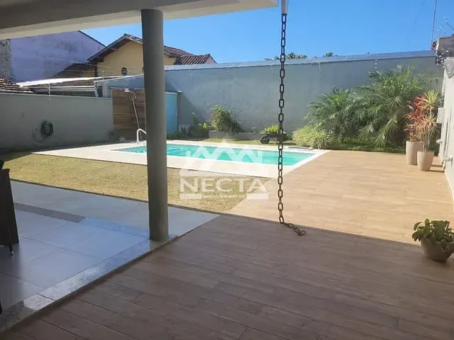Casa com 360m² 4 quartos e 4 banheiros, à venda, no bairro Jardim Britania em Caraguatatuba