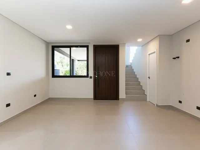Casa com 205m² 4 quartos e 4 banheiros, à venda, no bairro Santa Cândida em Curitiba