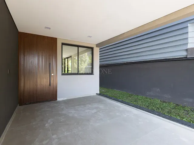Casa com 205m² 4 quartos e 4 banheiros, à venda, no bairro Santa Cândida em Curitiba