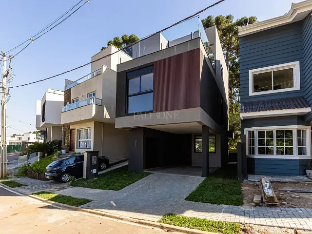 Casa com 205m² 4 quartos e 4 banheiros, à venda, no bairro Santa Cândida em Curitiba
