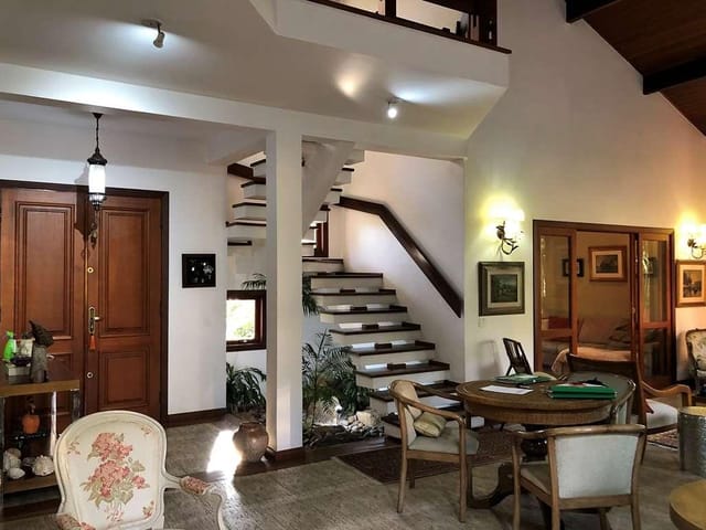 Casa com 1218m² 3 quartos e 5 banheiros, à venda, no bairro Bosque do Vianna em Cotia